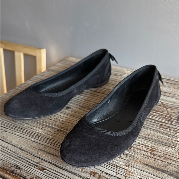 Ferragamo - Black Suede
Ballet Flats Sz 7.5 - Picture 1 of 7